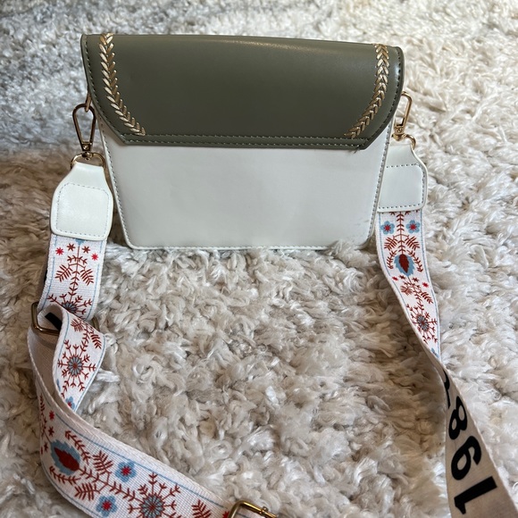 Green beige and cream thick strap snap purse - Picture 5 of 6